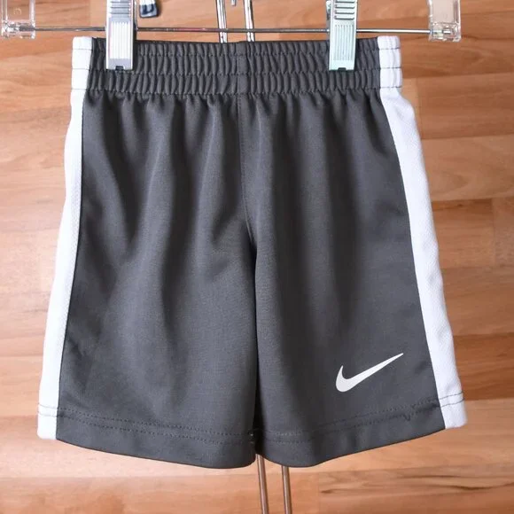 Bundle 3 pair Nike Size 3T shorts - Picture 11 of 12